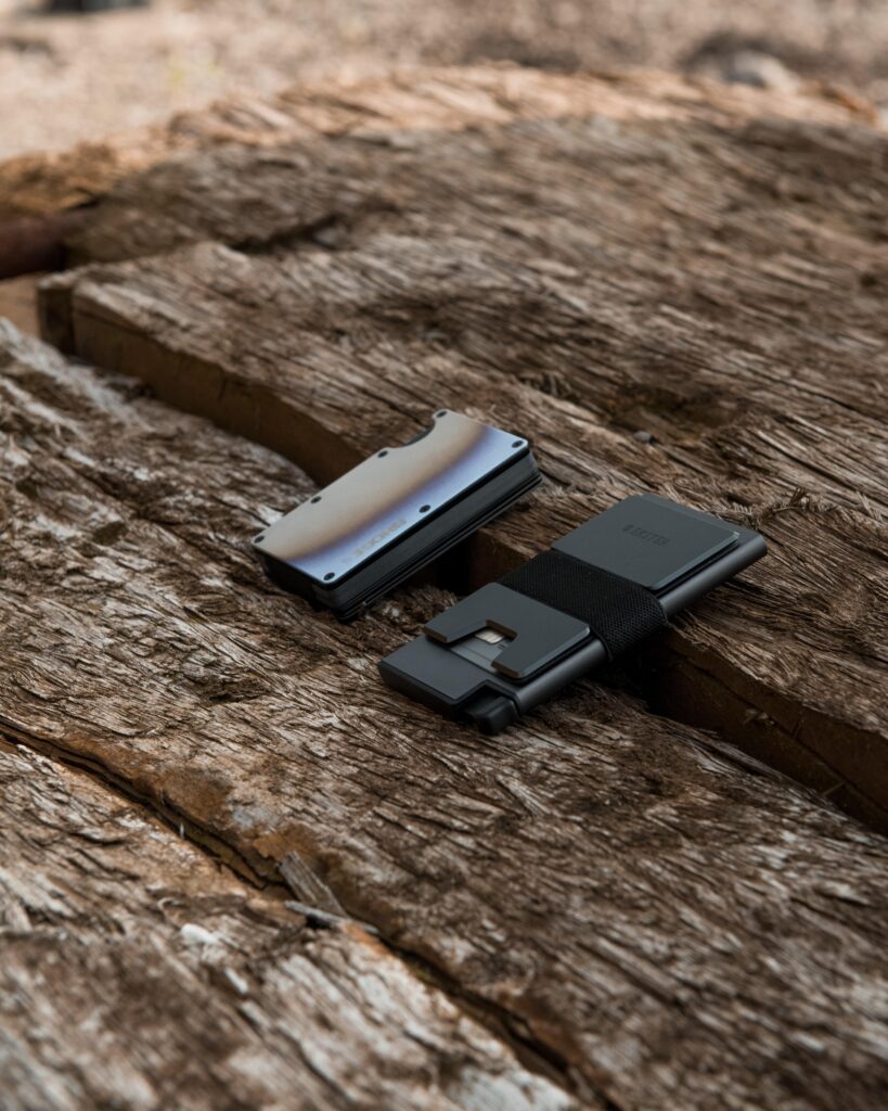 We Tried Ekster vs. Ridge Wallets. Here’s Everything You Need To Know.